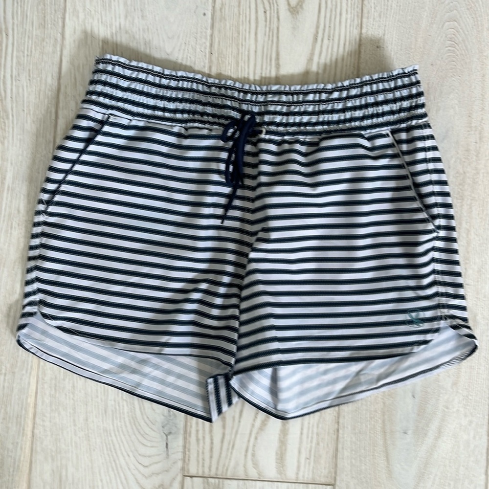 Carve Designs size medium nylon short.